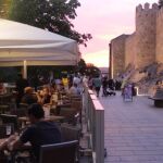 Terraza junto a la muralla de Ávila