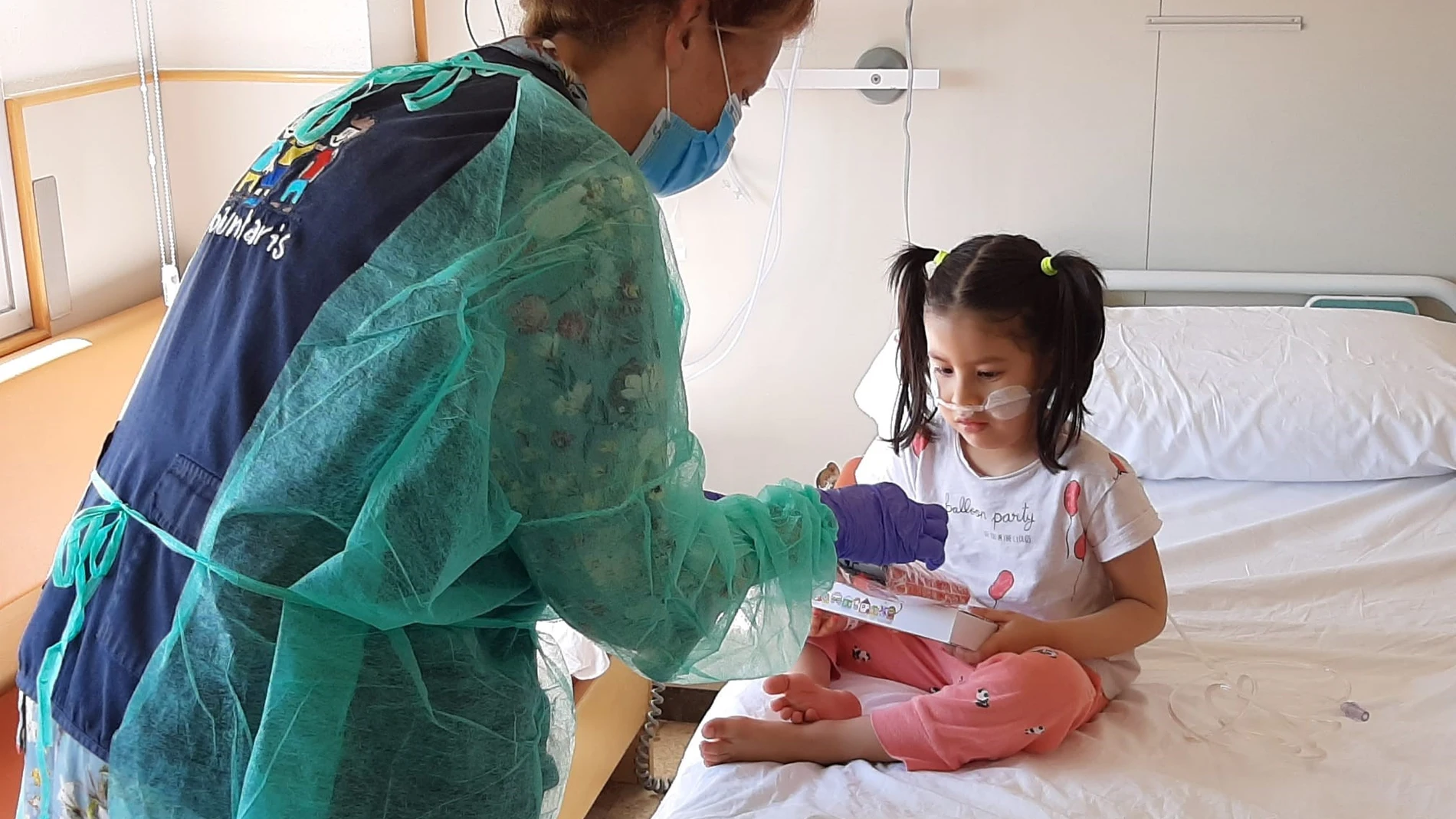 Una de las niñas beneficiadas por esta iniciativa solidaria