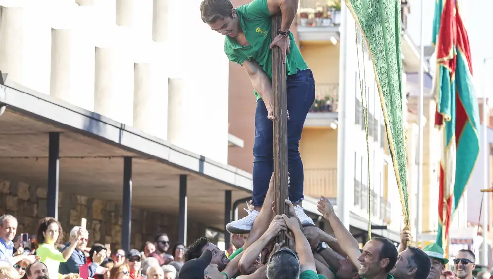 Desfile de Pendones en la tradicional romería de San Froilán en La Virgen del Camino (León) declarada de Interés Turístico Provincial y Regional