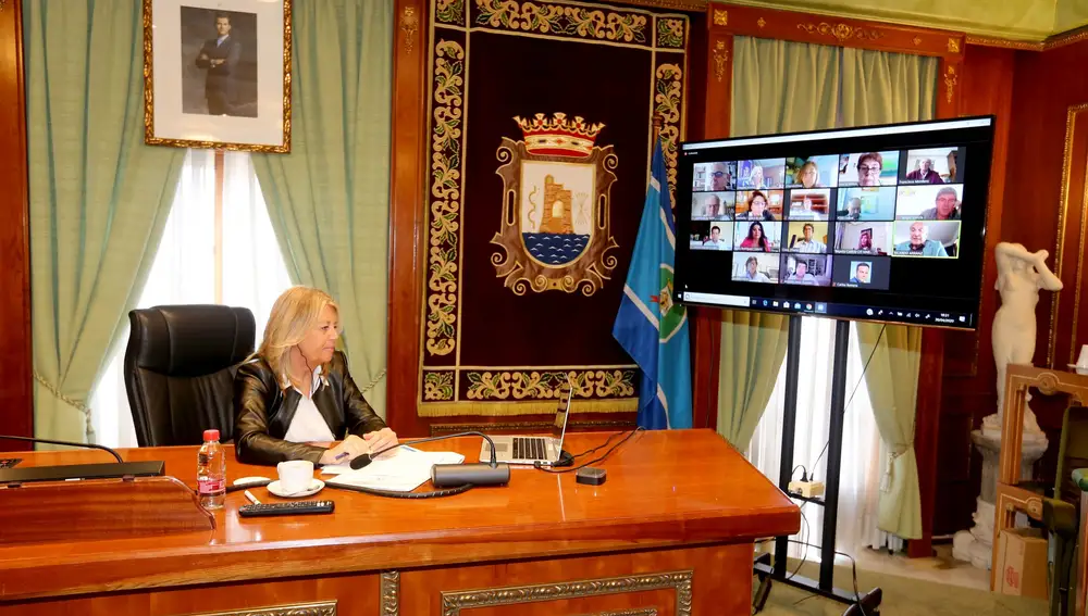 La alcaldesa de Marbella, Ángeles Muñoz, durante la reunión telemática con el sector del turismo