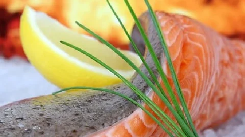 El consejo es comer pescado graso al menos una vez a la semana