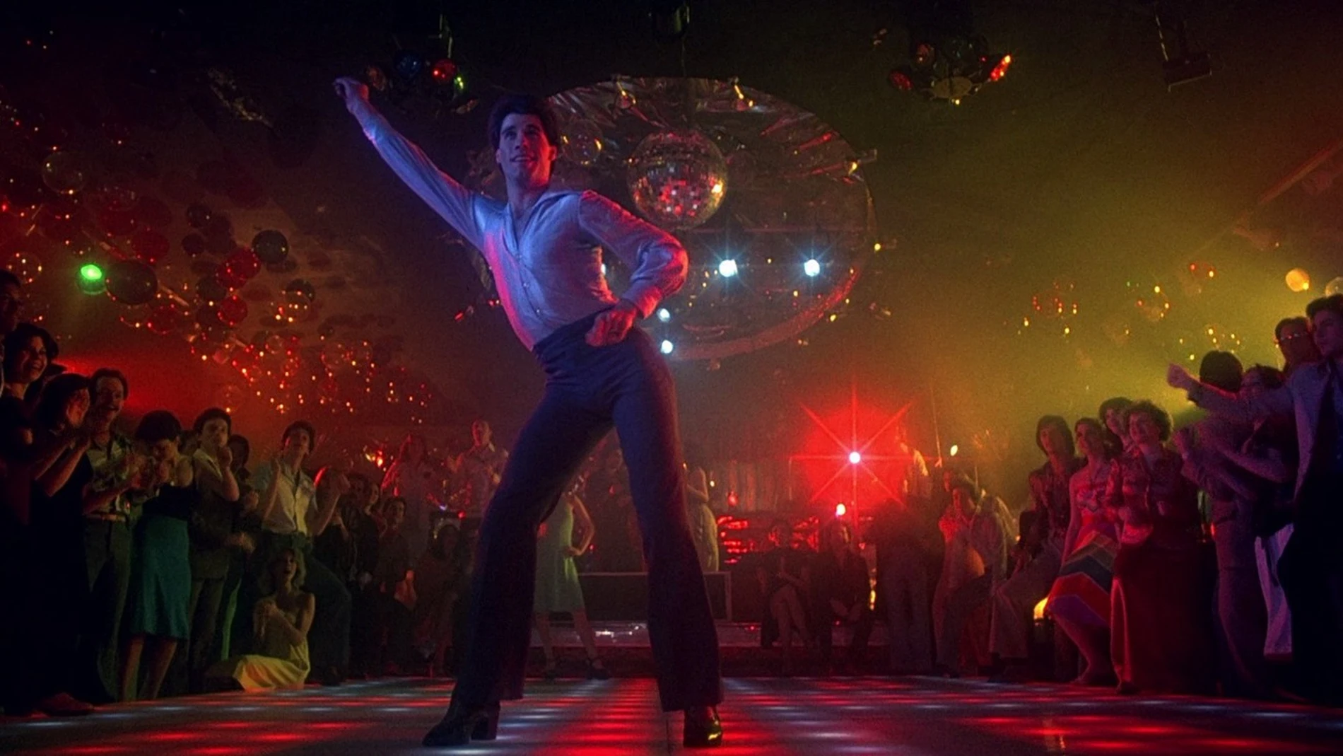 John Travolta en uno de sus míticos bailes de "Fiebre del sábado noche"