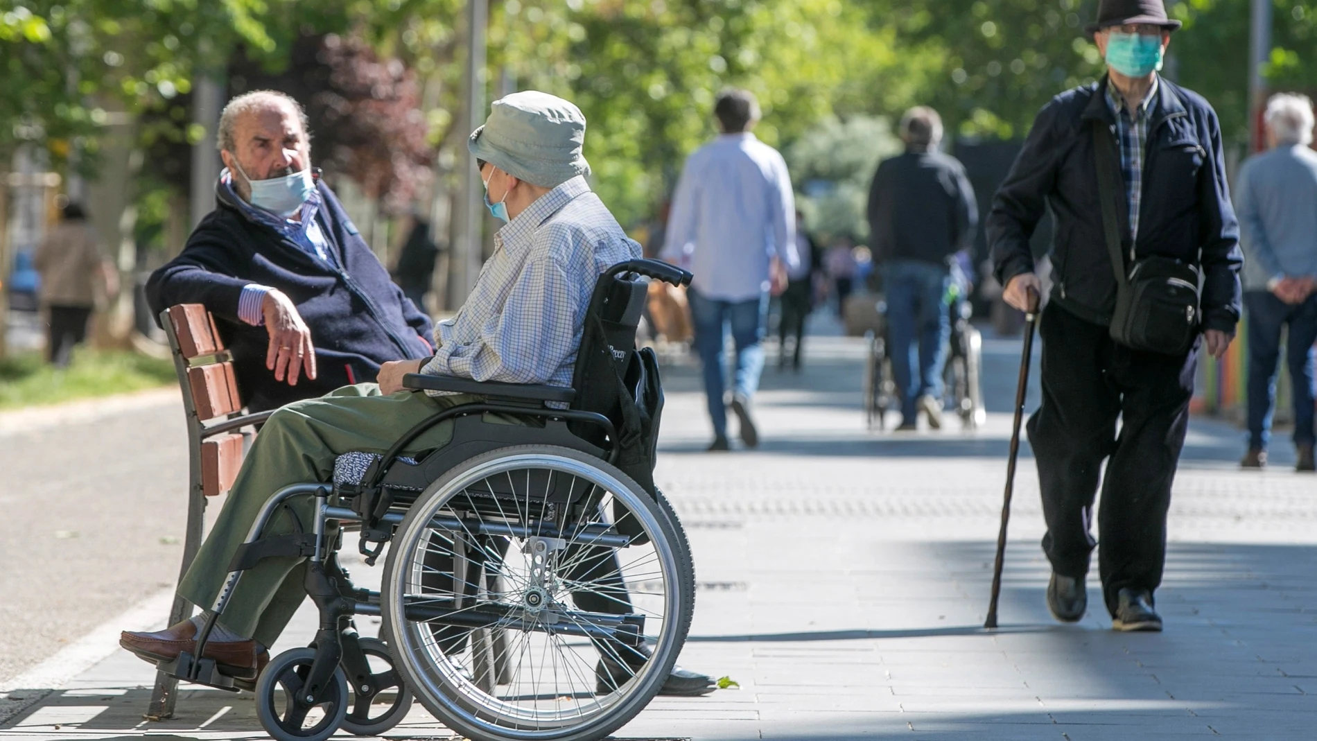 Los mayores pueden pasear o hacer deporte en su franja horaria