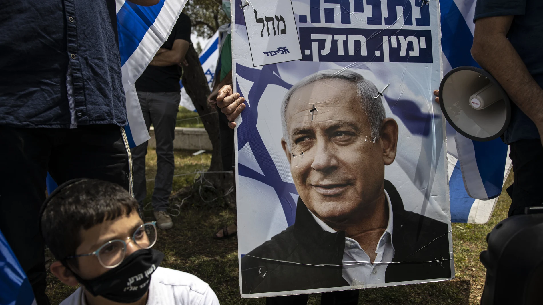 Manifestantes contra el primer ministro, Benjamin Netanyahu, mientras el Tribunal Supremo delibera sobre su futuro
