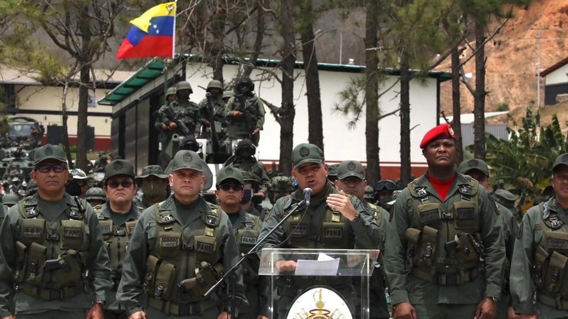 La cúpula militar expresa "absoluta lealtad" a Maduro tras ataque frustrado