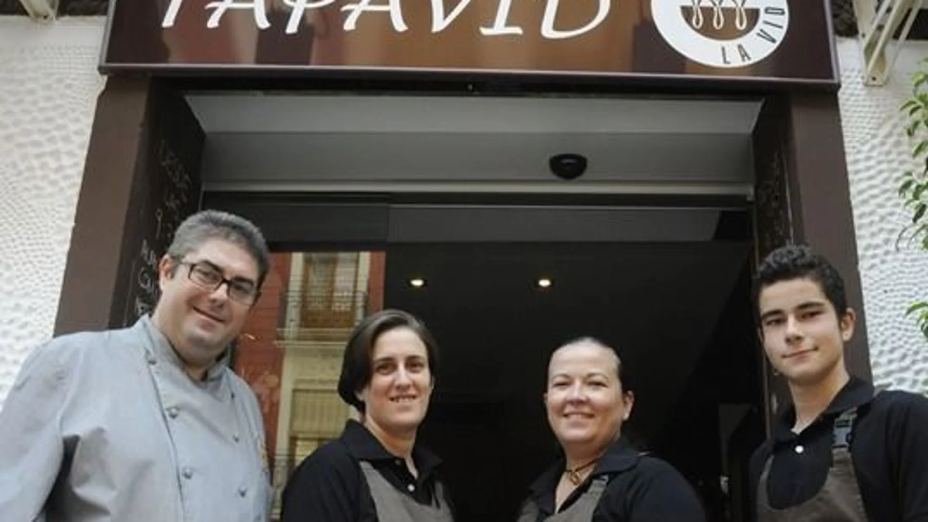 El restaurante TapaVid de Valencia ha abierto hoy para ofrecer comidas y cenas para llevar