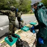 Militares del Ejército de Tierra tras desinfectar una residencia en Segovia