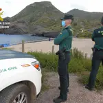 Sucesos.- La Guardia Civil denuncia a tres surfistas por saltarse el confinamiento en Cartagena