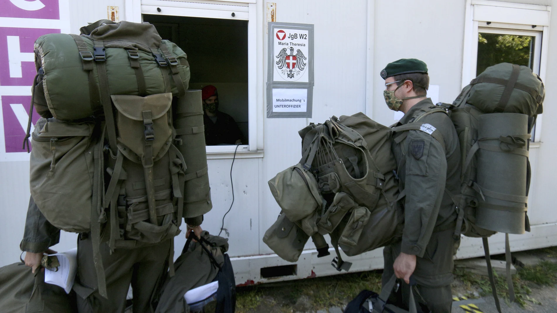 Soldados austriacos en una barraca de Viena movilizados por el Gobierno para combatir el Covid-19