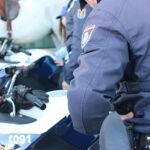 El hombre hizo caso omiso a las indicaciones de los agentes y no guardó el distanciamiento