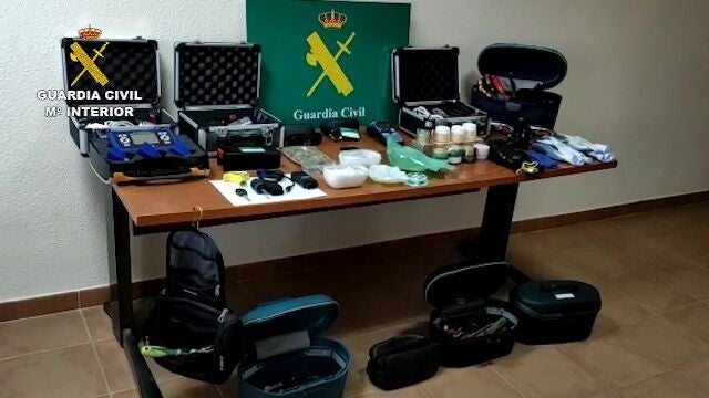 Objetos incautados a los detenidos por robar en farmacias durante el estado de alarmaGUARDIA CIVIL05/05/2020