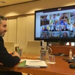 El consejero andaluz de Hacienda, Juan Bravo, en la reunión por videoconferencia mantenida con la ministra, María Jesús Montero, y sus homólogos autonómicos
