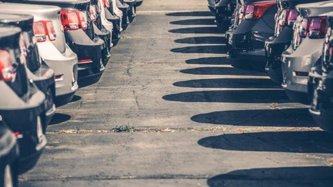 Imagen de coches aparcados | Fuente: T&E