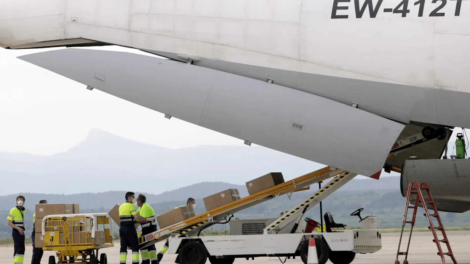 Uno de los aviones con material sanitario procedente de China