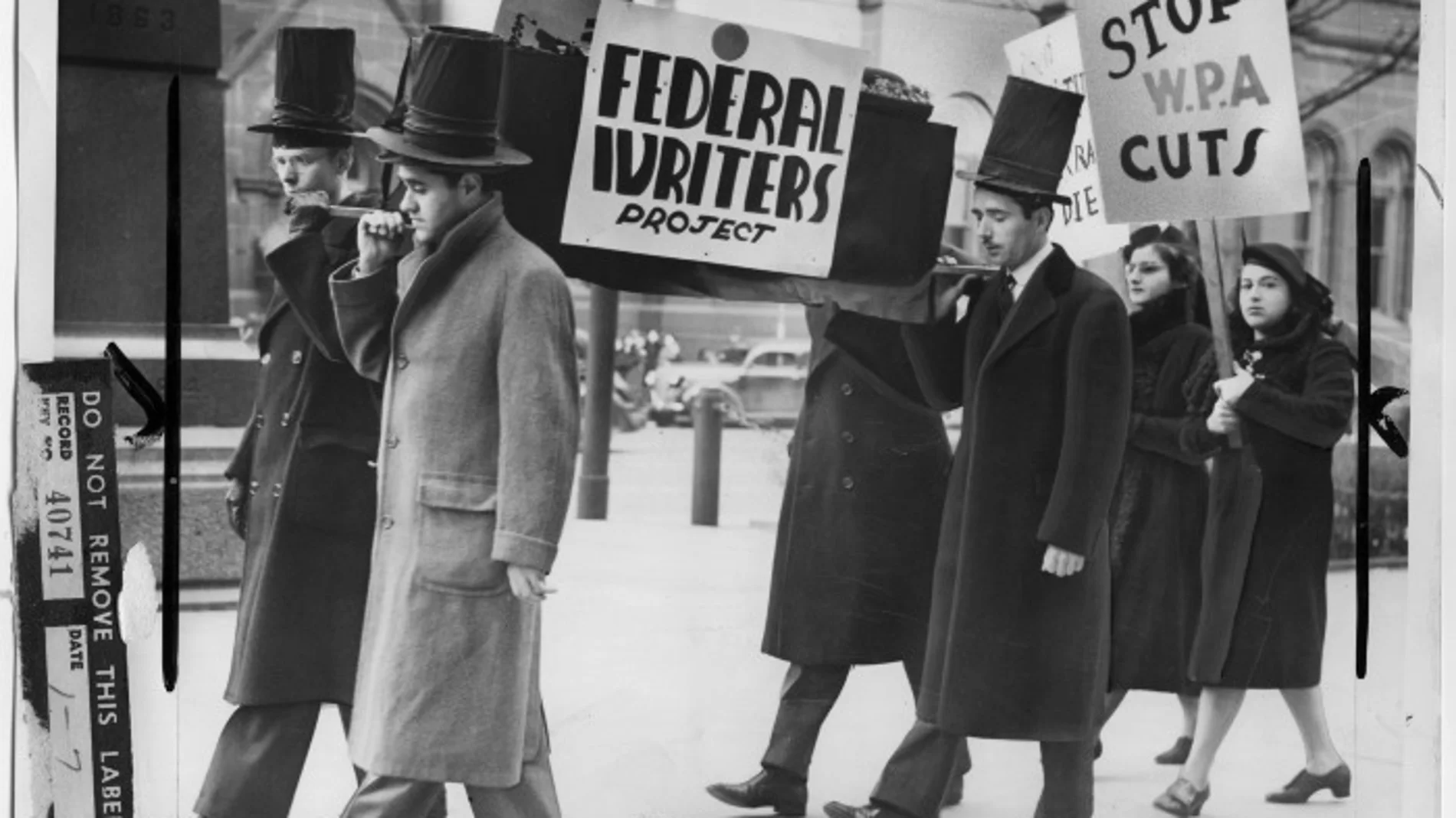 Escritores protestando cuando a partir de 1939 se bajó el presupuesto del programa de ayuda a los escritores