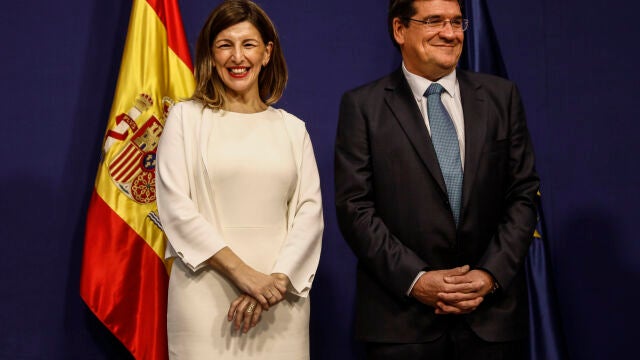 La ministra de Trabajo, Yolanda Díaz, junto a su homólogo de Seguridad Social, José Luis Escrivá