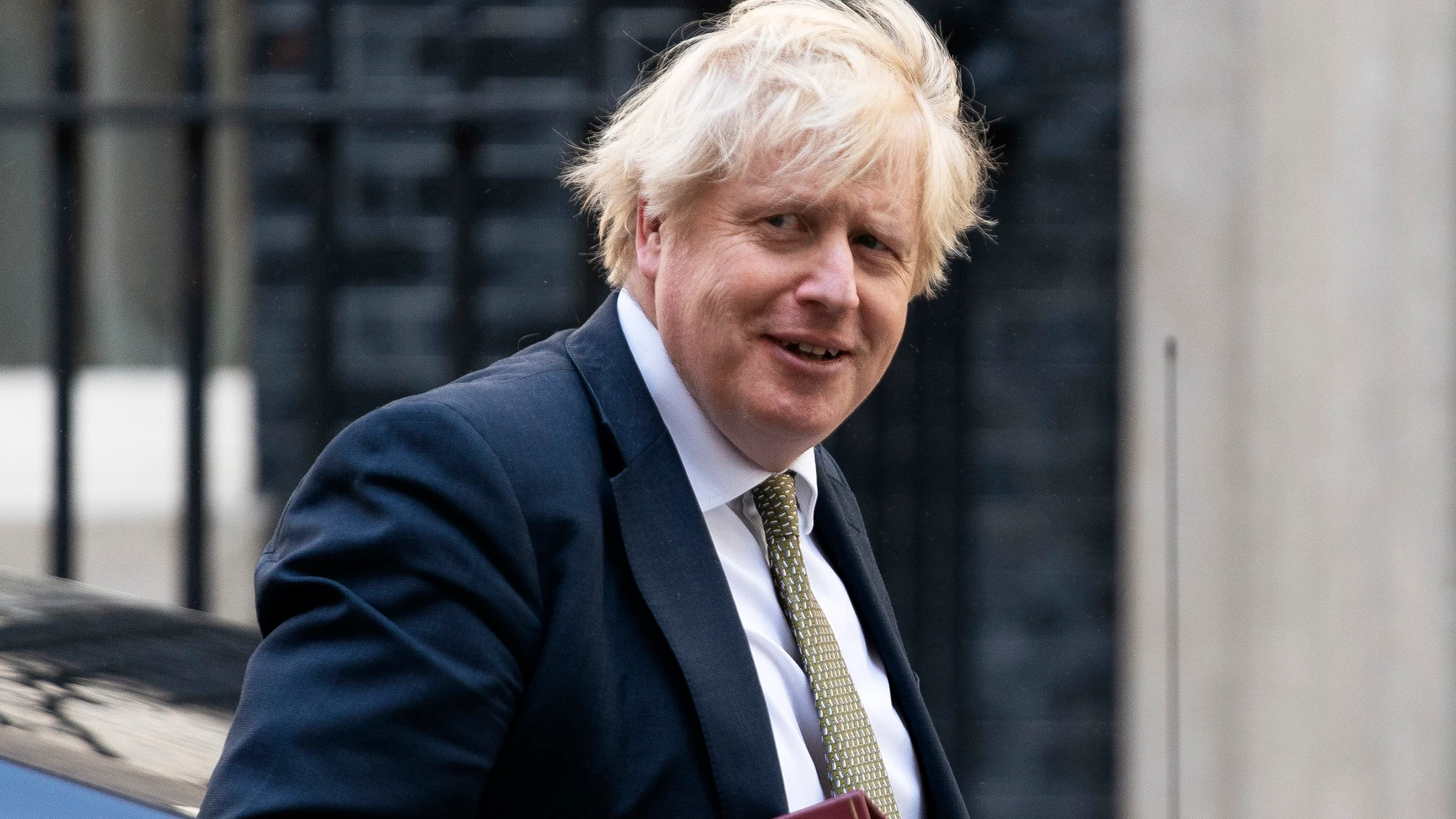 Boris Johnson regresa al número 10 de Downing Street tras someterse este miércoles a las preguntas de la Cámara de Westminster