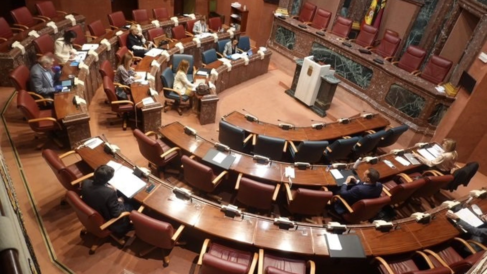 Cvirus.- La Asamblea aprueba ayudas de 1.500 euros a autónomos a pesar de que PP y Cs dicen que se "solapan" con otras