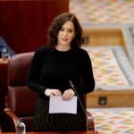 La presidenta de la Comunidad de Madrid, Isabel Díaz Ayuso, hoy, en el pleno de la Asamblea de Madrid