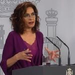 Captura de la señal institucional de Moncloa de la ministra Portavoz, María Jesús Montero, durante la rueda de prensa posterior a la reunión del Consejo de Ministros