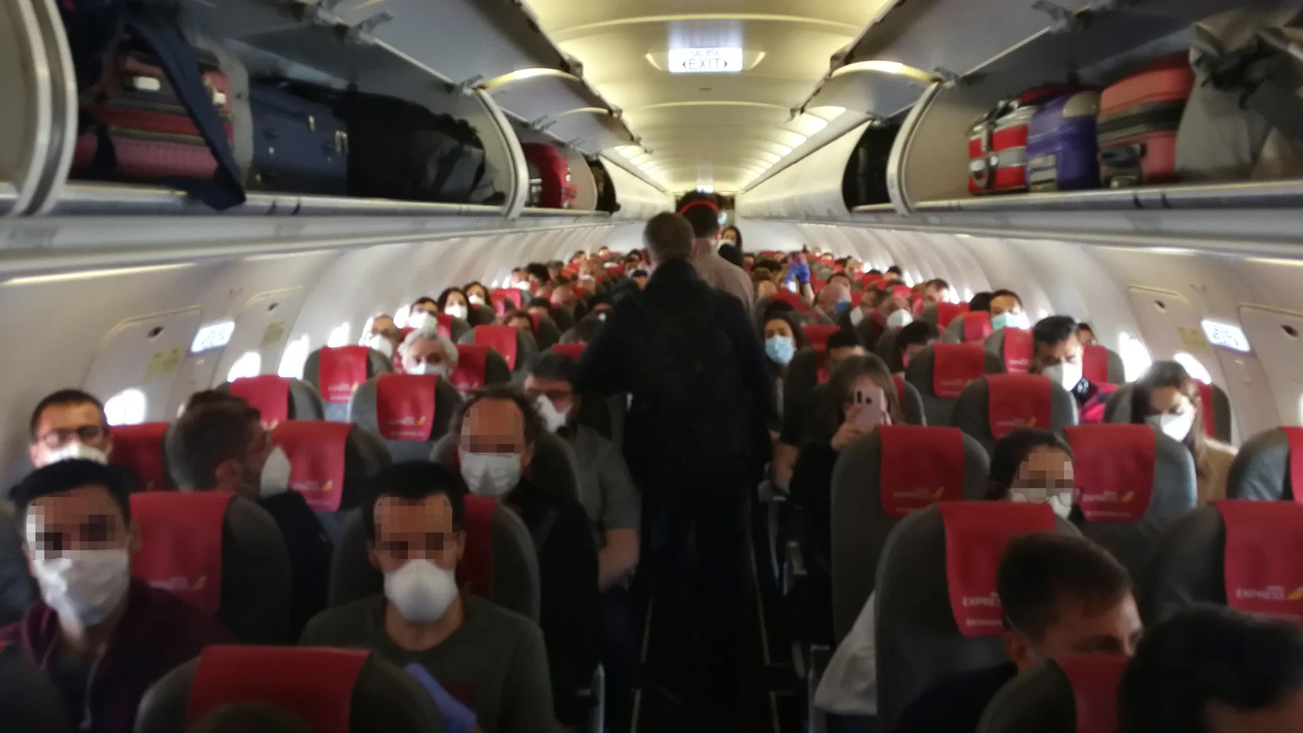 Polémica por la alta ocupación de un vuelo Madrid-Gran Canaria