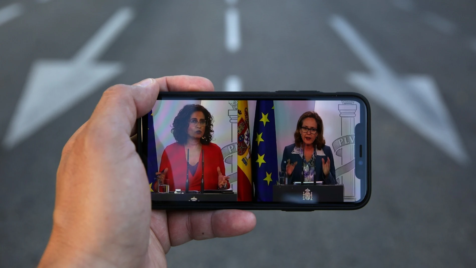 El equipo económico del presidente del Gobierno, liderado por Nadia Calviño, prepara un duro plan de recortes económicos que permita a España recibir el imprescindible auxilio de Europa