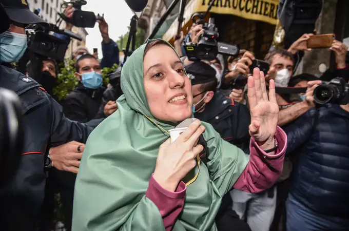 Silvia vuelve a Italia convertida al islam tras un secuestro yihadista de 18 meses 