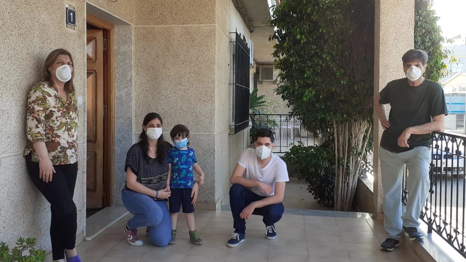 Rosa vive en Murcia, y sus padres en Fuente Álamo, a 40 kilómetros de distancia. Hoy se han reencontrado tras 60 días sin verse