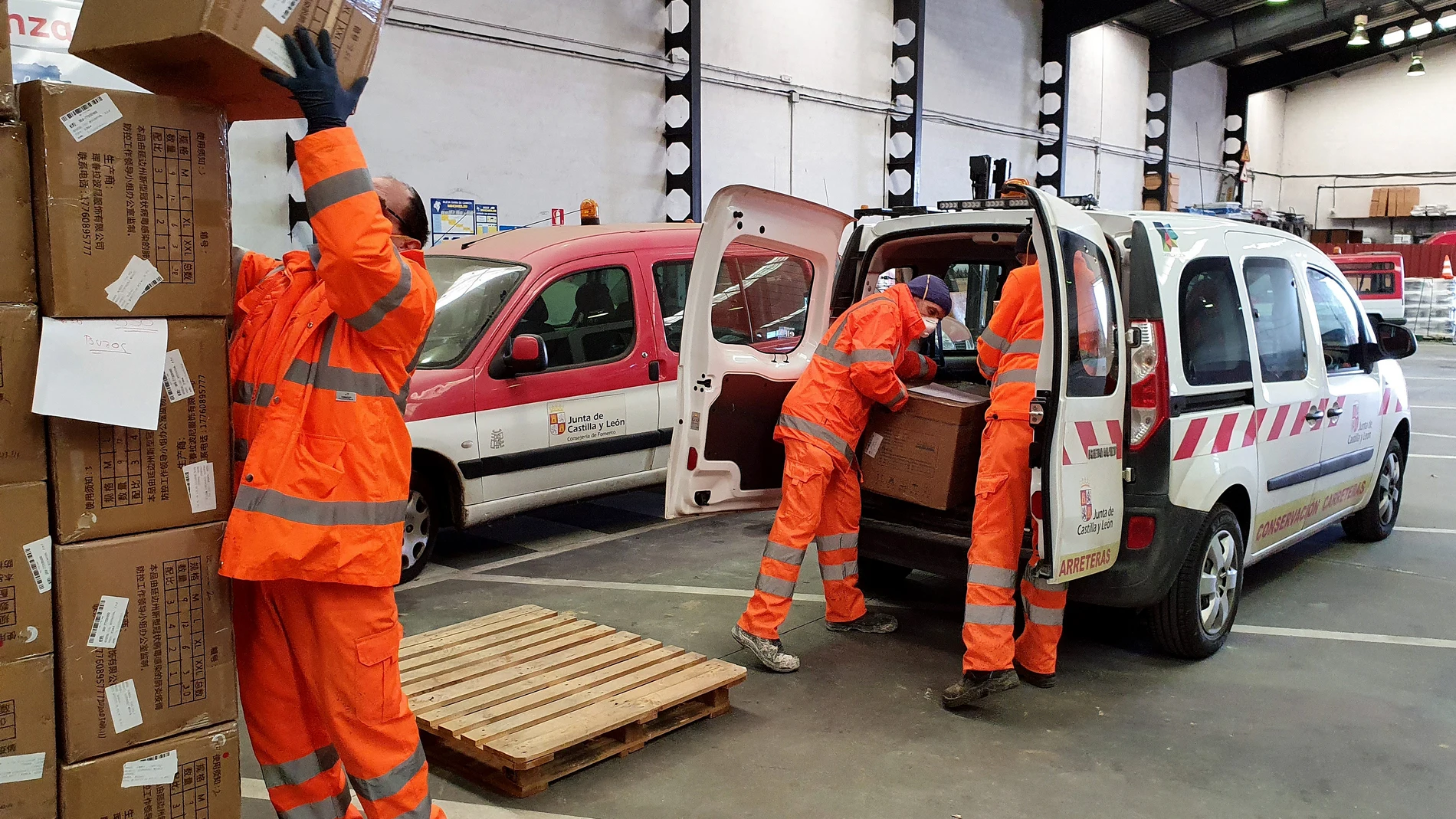 Distribución de material de protección individual de la Junta para agrupaciones de Protección Civil, Bomberos y Policía en la provincia de Segovia