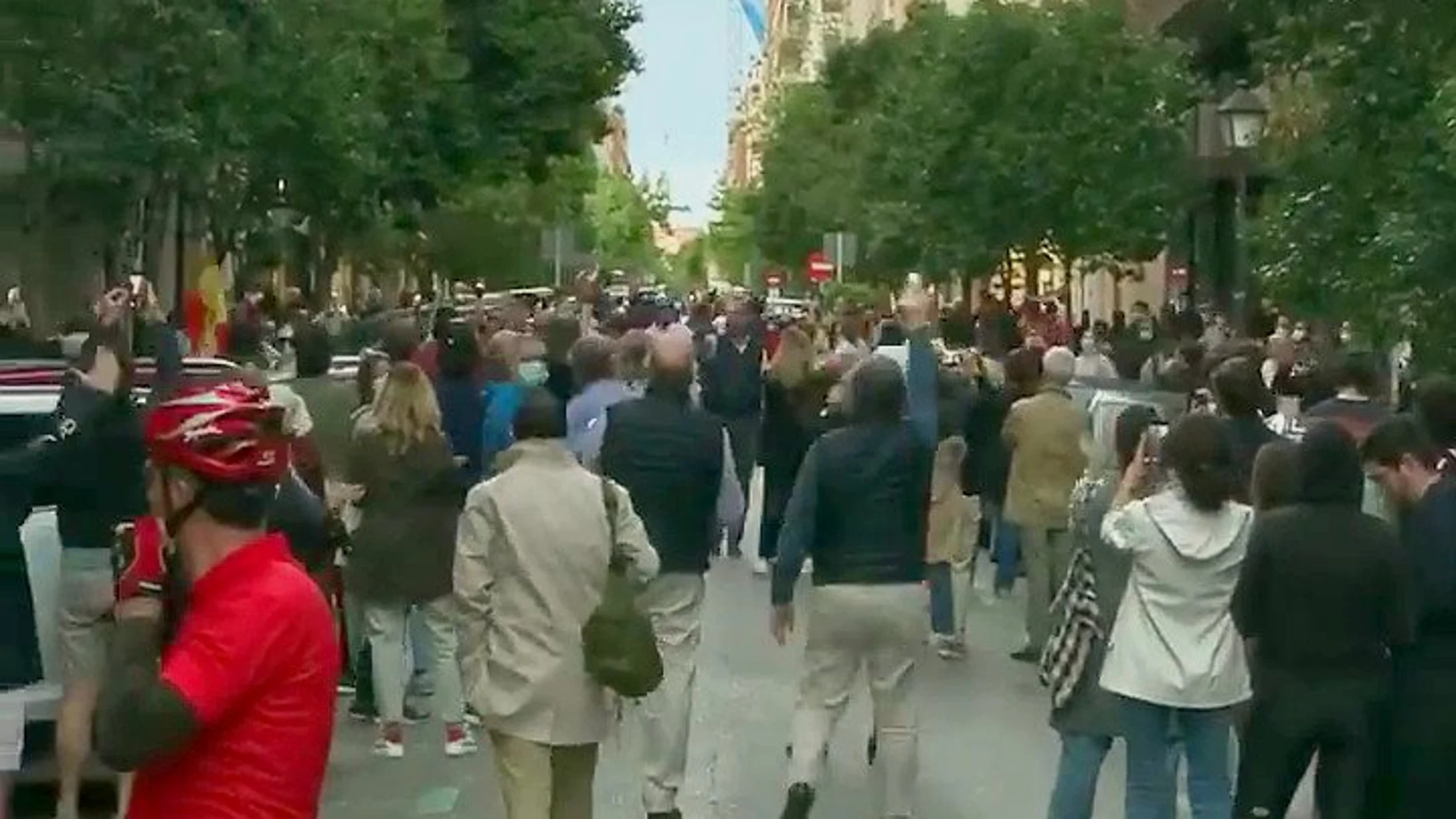 Cacerolada en el barrio de Salamanca en protesta por la gestión del Gobierno en la crisis del Covid 19.