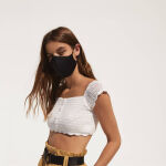 Inditex normaliza el uso de las mascarillas en su nueva campaña.