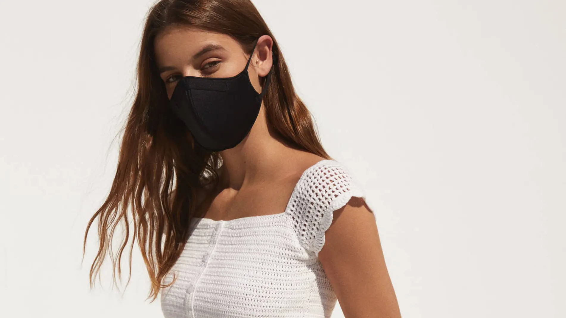 Inditex normaliza el uso de las mascarillas en su nueva campaña.