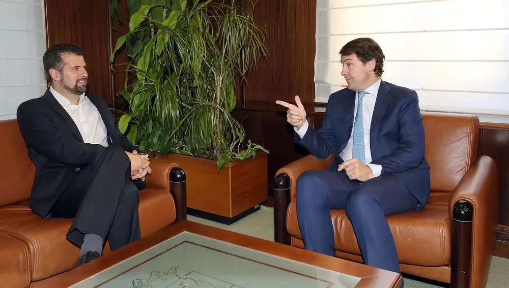 Un momento del encuentro que mantuvieron el pasado 1 de octubre de 2019 el presidente de la Junta, Alfonso Fernández Mañueco, y el socialista Luis Tudanca