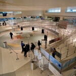 Imagen de un semivacío aeropuerto de Love Field en Dallas, Texas