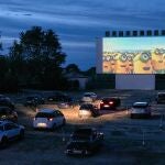 El autocine Drive-in de Dénia (Alicante) es la primera sala que reabre en España desde que se declaró el estado de alarma con las películas “Los Minions” y “Parque Jurásico”.EFE/ Natxo Frances