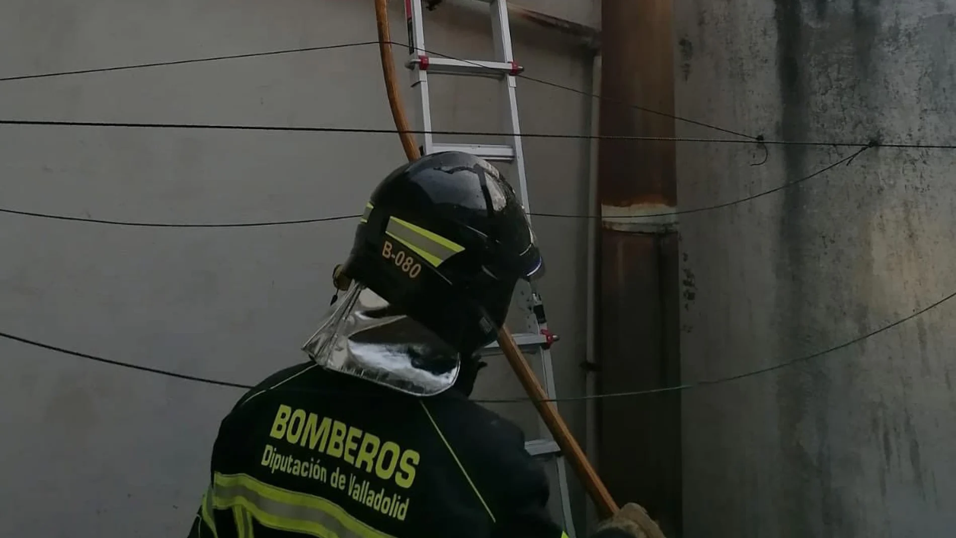 Bomberos de Valladolid durante una de sus salidas