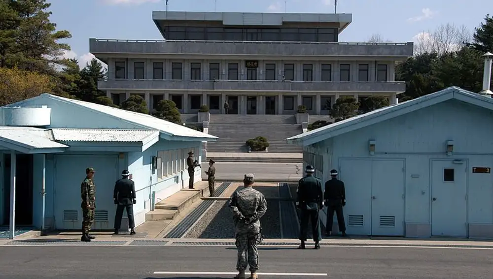 Frontera de las dos Coreas, vista desde Corea del Sur.