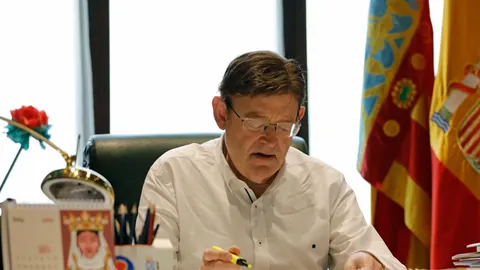El presidente de la Generalitat Valenciana, Ximo Puig, en su despacho del Palau, hoy viernes 15 de mayo