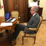 Reunión telemática del presidente de la Diputación de Salamanca, Javier Iglesias, con los de las Cámaras de Comercio