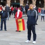 Los salmantinos se concentran en la Plaza de España para protestar por la política del Gobierno en la crisis del coronavirus