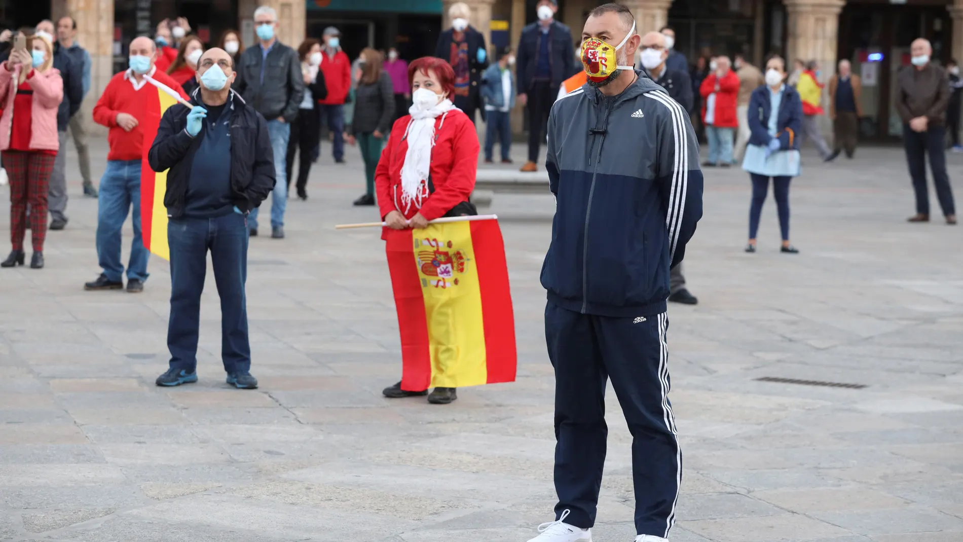 UNAS 600 PERSONAS SE MANIFIESTAN EN SALAMANCA CONTRA EL GOBIERNO