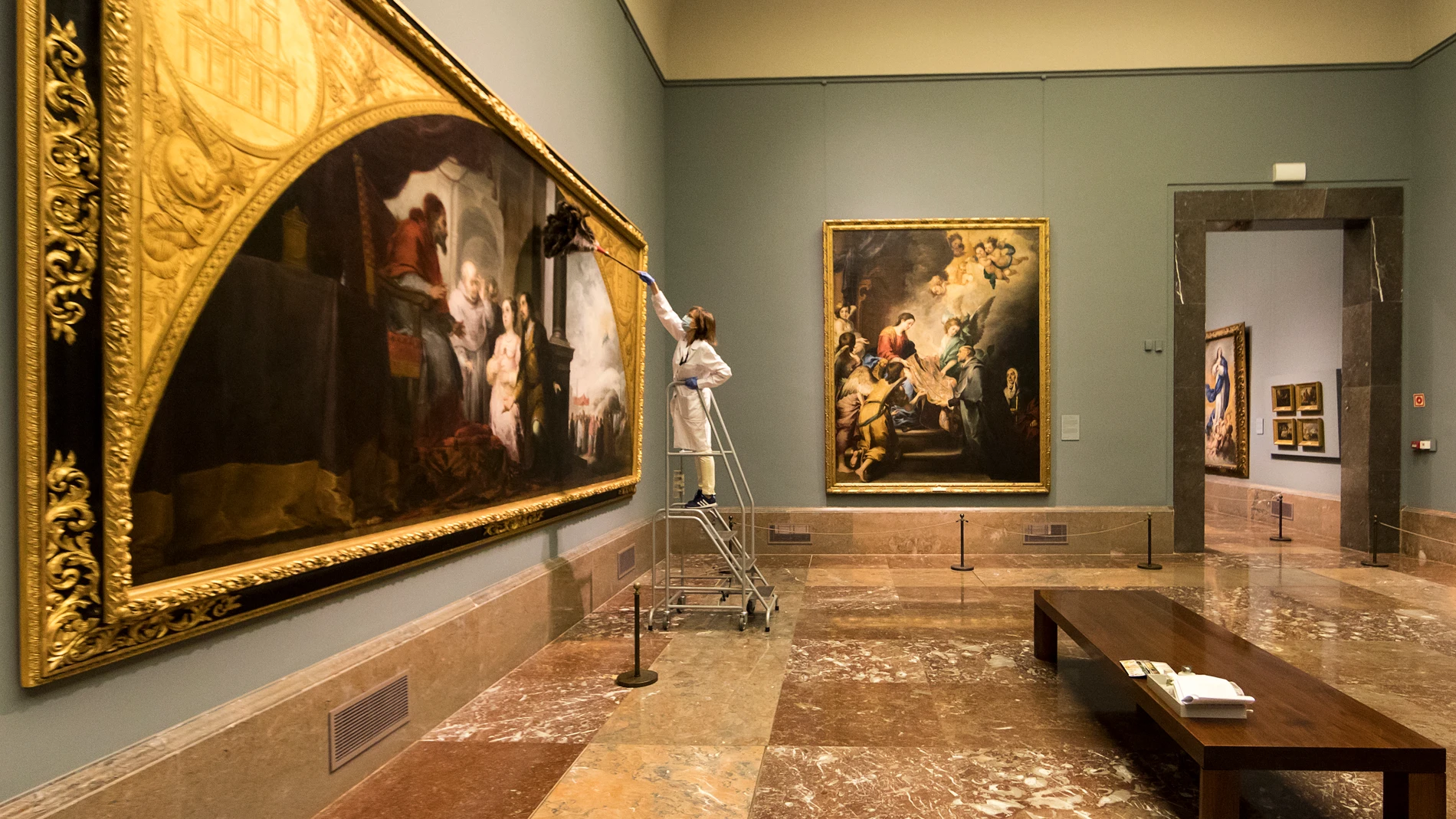Los cuadros del Museo del Prado también necesitan un golpe de plumero, como este de Murillo