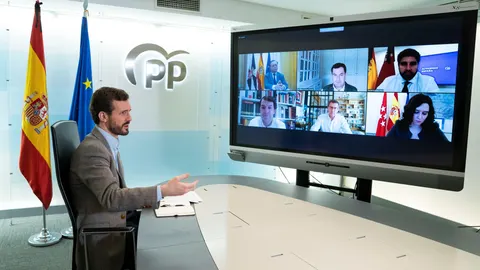 El presidente del Partido Popular (PP), Pablo Casado durante su reunión telemática con sus presidentes autonómicos/ Tarek