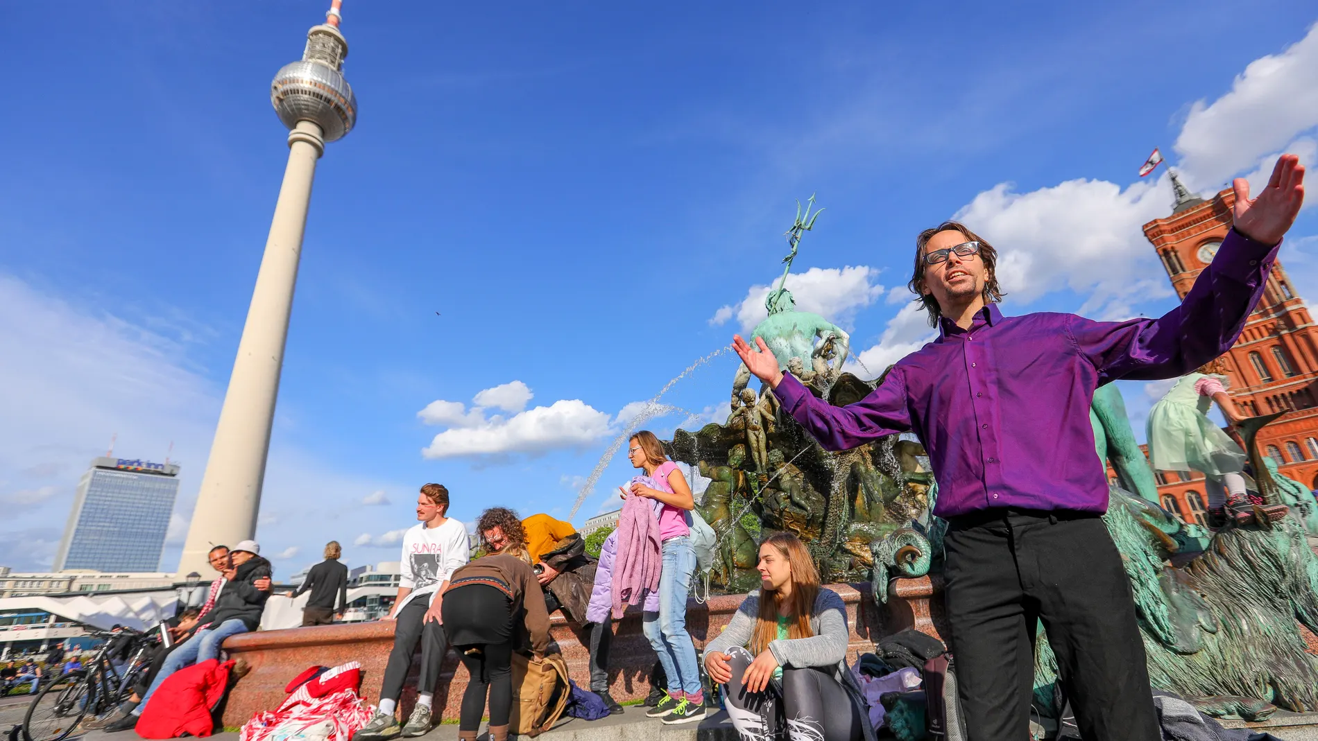 Decenas de personas protestan en Berlín contr el confinamiento