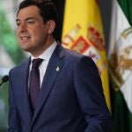 El presidente de la Junta, en la comparecencia telemática desde el Palacio de San Telmo tras participar en la décima videoconferencia de presidentes autonómicos