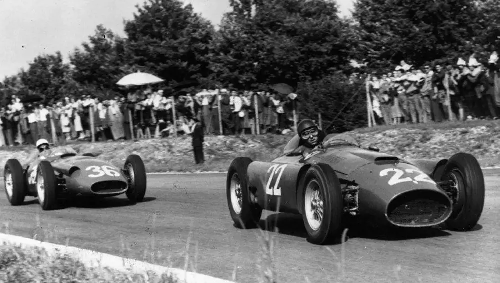 Gran duelo: Fangio delante de Moss