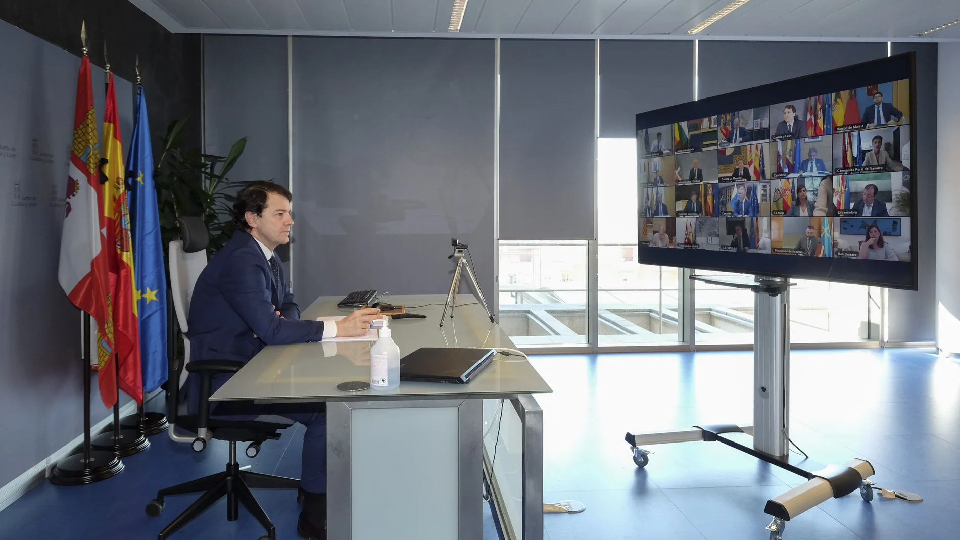Alfonso Fernández Mañueco participa en las reuniones de los presidentes autonómicos con Pedro Sánchez