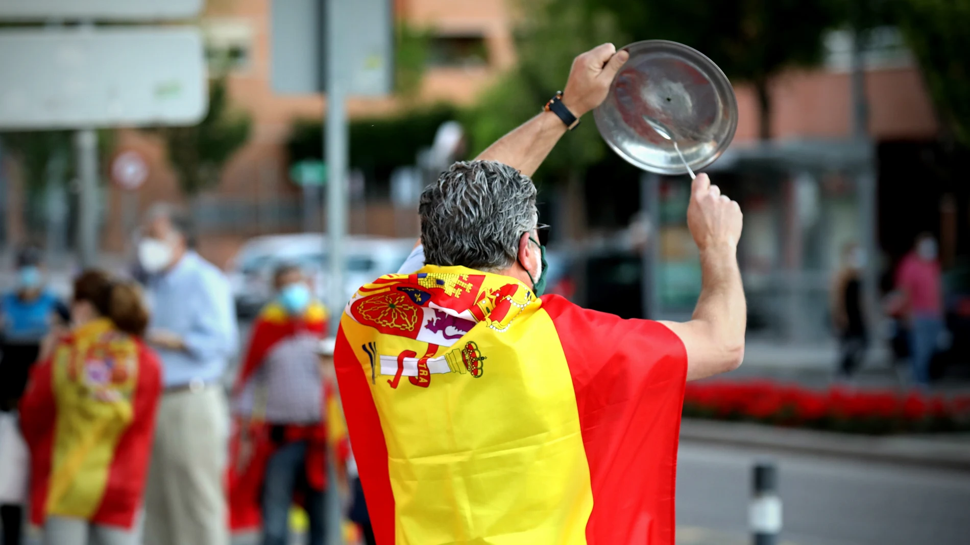 Cacerolada ayer en Alcobendas (Madrid) contra la gestión del Gobierno en la crisis del coronavirus