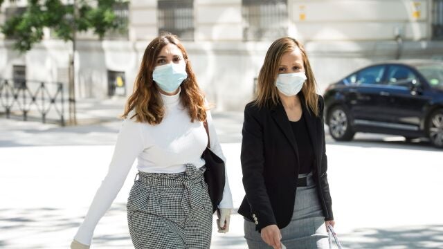 La exasesora de Podemos Dina Bousselham a su llegada a la Audiencia Nacional en Madrid