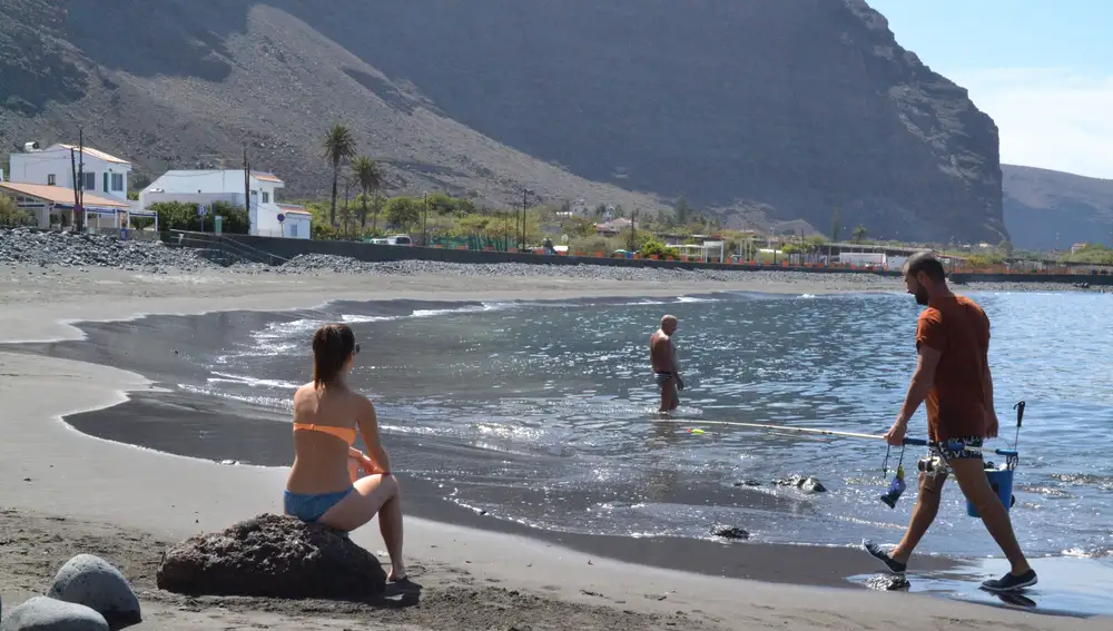 La Gomera entra en la Fase 2 de la desescalada de la Covid-19 lo que le permite desde este lunes poder disfrutar de los baños en el mar